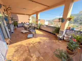 Chalet en Vallirana. Casa amplia, luminosa y lista para entrar a vivir  cerca del cen