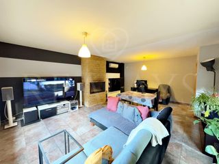 Chalet à Cervelló. Chalet independiente de 210 m² con jardín y suelo radiante en ce