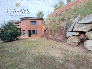 Xalet a Cervelló. Chalet independiente en cervelló, próximo a vallirana  amplio, l