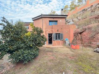 Xalet a Cervelló. Chalet independiente en cervelló, próximo a vallirana  amplio, l