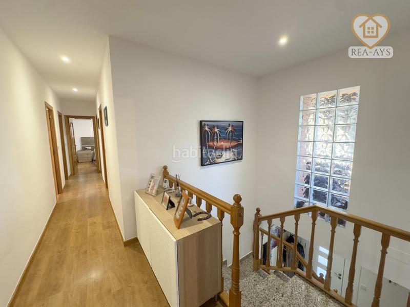 Foto b9a679e5-3fb3-44f0-b0ba-105e911d66b2. Chalet  independiente con domótica y piscina de agua salina en entorno tranquilo en Vallirana