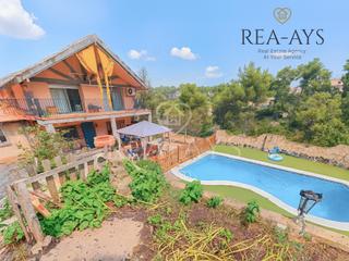 Chalet in Olesa de Bonesvalls. Casa de 2 plantas con piscina y gran parcela en plena naturaleza