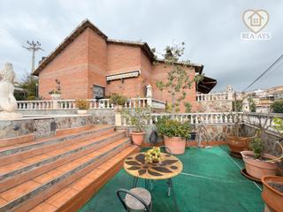 Chalet à Sant Vicenç dels Horts. Casa en sant vicenç dels horts con piscina y amplio garaje