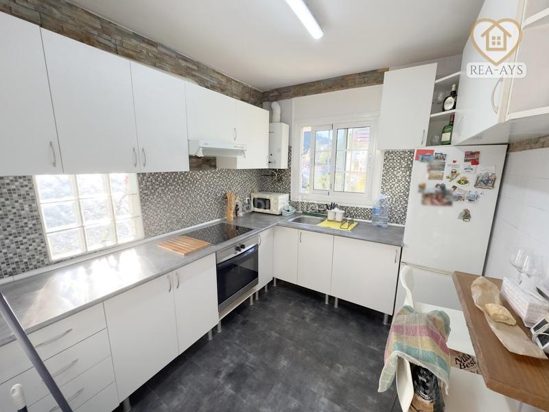 Foto 2067c2b3-98a1-4f0b-ab1e-af7c9b306744. Xalet amb calefacció aparcament piscina a Cervelló