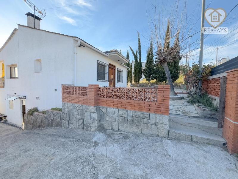 Foto f88abff4-1311-4f79-9260-3ad9505e183a. Xalet amb calefacció aparcament piscina a Cervelló