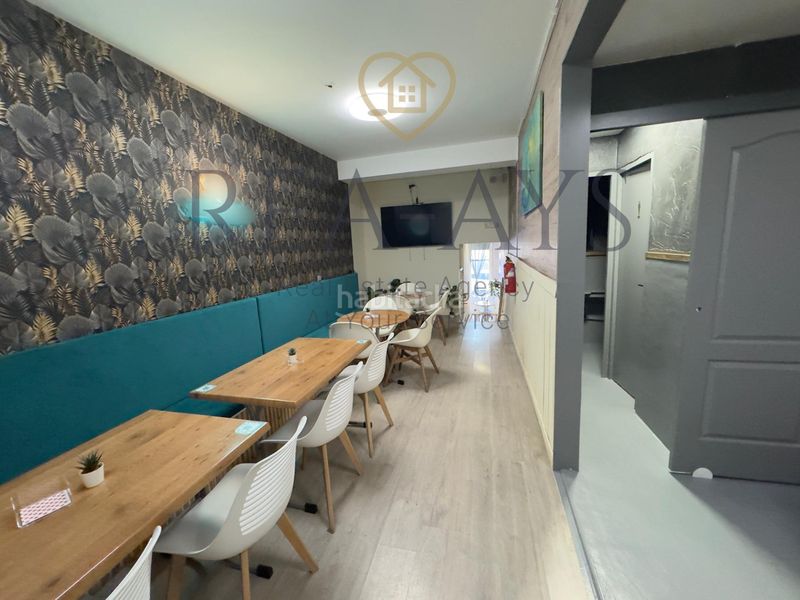 Foto 0b11a278-4a12-42b8-92c3-c38221de08b8. Local comercial a La Gavarra Cornellà de Llobregat