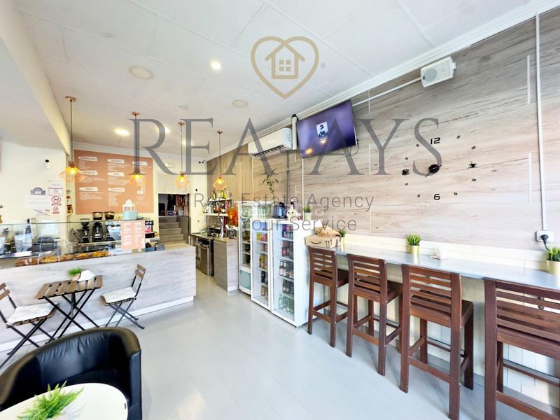 Foto fbeec567-1426-4713-8f3d-7986ea91f0dc. Local comercial a La Gavarra Cornellà de Llobregat