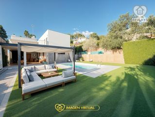 Chalet  Via abadia de montserrat. Exclusiva residencia con piscina en la mejor zona de fontpineda