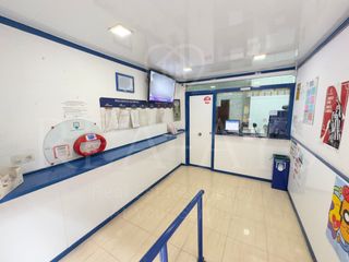 Local Comercial a La Gavarra. Local con negocio de administración de loterías en venta – alta