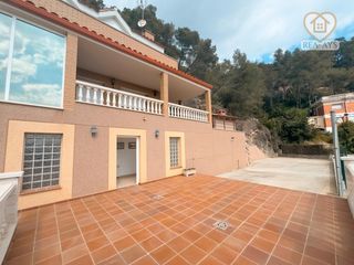Chalet in Vallirana. Privacidad, sol y vistas: una vivienda única en una de las mejor