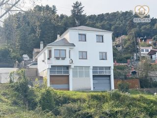 Chalet  Avinguda begues. Casa unifamiliar en gran parcela – a 30 min. de barcelona