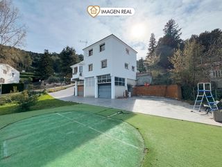 Chalet  Avinguda begues. Casa unifamiliar en gran parcela – a 30 min. de barcelona