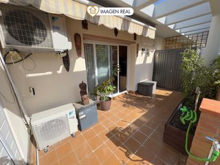 Duplex in Torre-roja-Campreciós. Luminoso dúplex con terraza, balcón y 4 estancias en viladecans