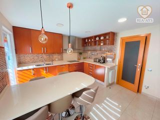 Duplex in Torre-roja-Campreciós. Luminoso dúplex con terraza, balcón y 4 estancias en viladecans
