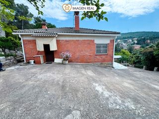 Chalet in Vallirana. Escapa de la ciudad: casa con jardín y total tranquilidad