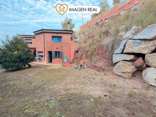 Chalet in Cervelló. Chalet independiente en cervelló, próximo a vallirana – amplio,