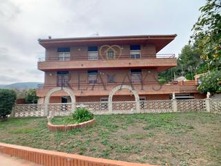 Chalet en Vallirana. Chalet alto standing, 2 viviendas independientes de 115m2 cada u