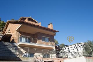 Chalet à Vallirana. Chalet en vallirana  cuatro habitaciones  garaje de 120m2