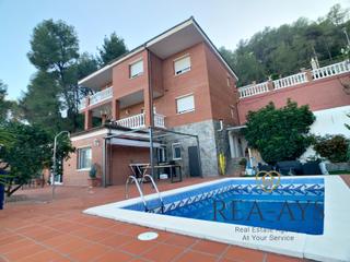 Chalet  Carrer carrer del garbí. Casa en vallirana adaptada para dos viviendas