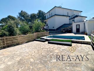 Chalet à Vallirana. Preciosa vivienda para una ó dos familias