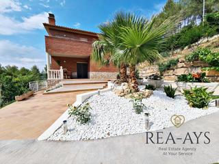 Xalet  Calle valles. Espectacular y amplio chalet seminuevo  cervelló