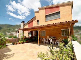Xalet a Vallirana. Chalet  con 4 habitaciones  en venta  vallirana