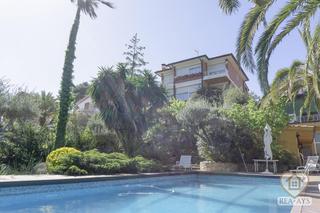 Xalet  Calle telex. Impresionante chalet en vallirana  5 habitaciones, piscina, pist