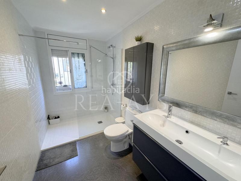Foto 407028a0-c4a5-4d8c-82c5-78cc8406fed0. Chalet casa tres vientos centrica en Vallirana