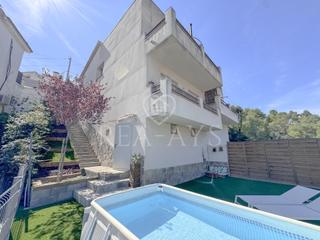 Chalet à Vallirana. Casa tres vientos centrica  vallirana