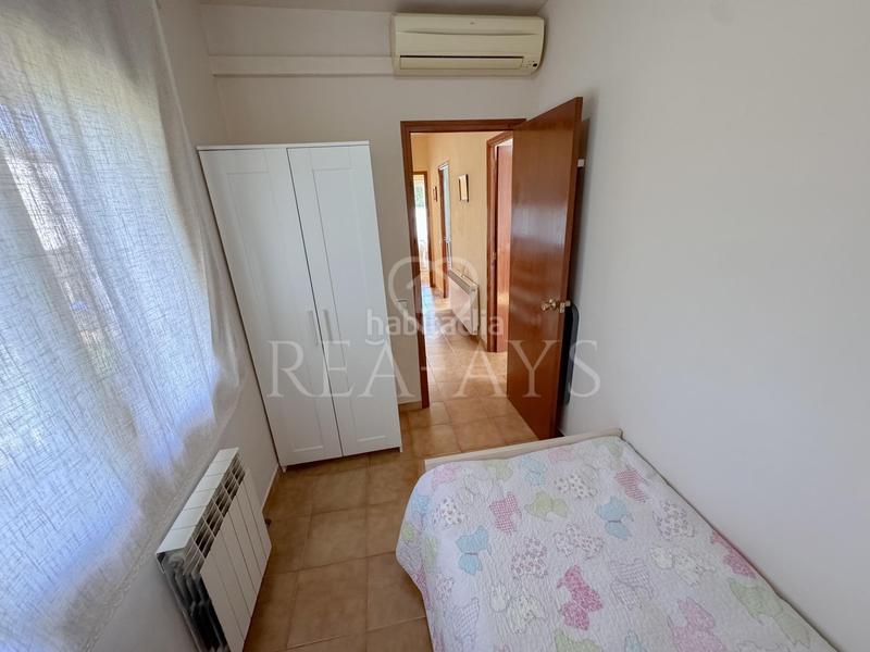 Foto 5e316d40-5274-4920-b236-9f8d5ceeef6e. Chalet  en parcela plana en Vallirana