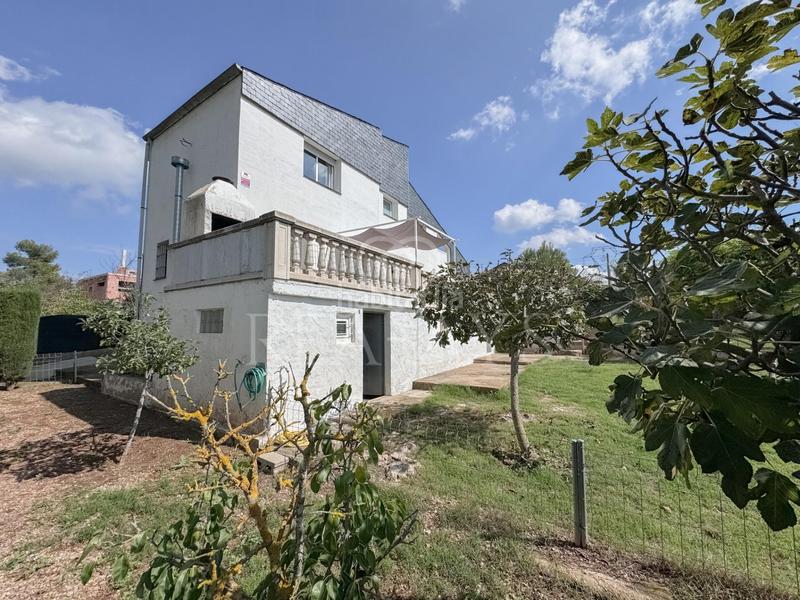 Foto 7cee48eb-7da0-4fc9-9181-04ae75ad3510. Chalet  en parcela plana en Vallirana