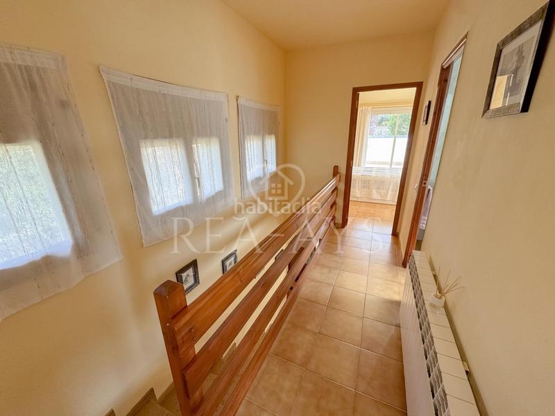 Foto a2545565-3c0a-4ce0-942e-99cd2fb2e6e7. Chalet  en parcela plana en Vallirana