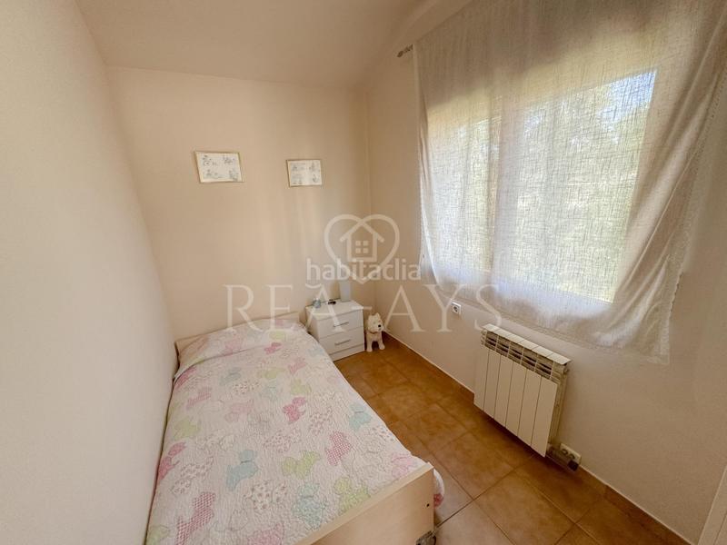 Foto bdf71785-1c30-460c-9394-933c018773ef. Chalet  en parcela plana en Vallirana