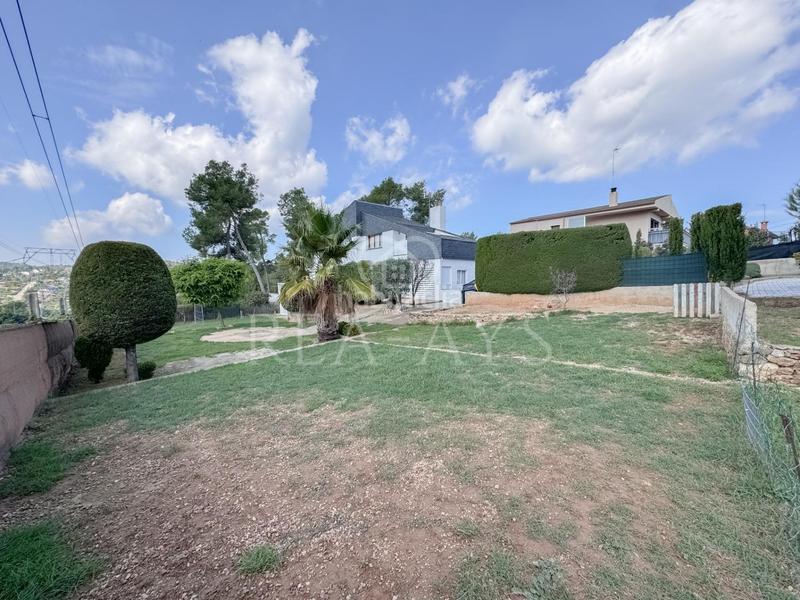 Foto df49c7e7-4a6b-45ee-8336-d0dbe2af24b7. Chalet  en parcela plana en Vallirana