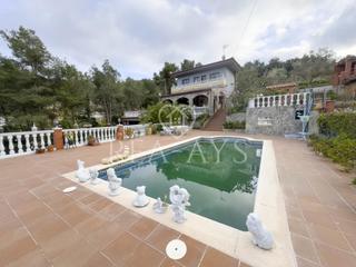 Chalet à Vallirana. Casa con poiscina