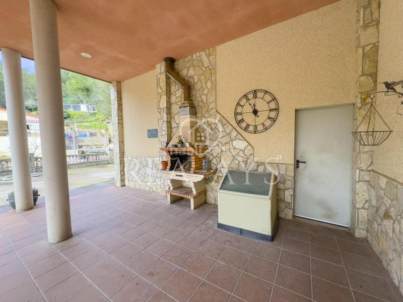Foto b18555ef-dcac-403f-aad2-d6be692cc727. Casa  seminueva en Vallirana
