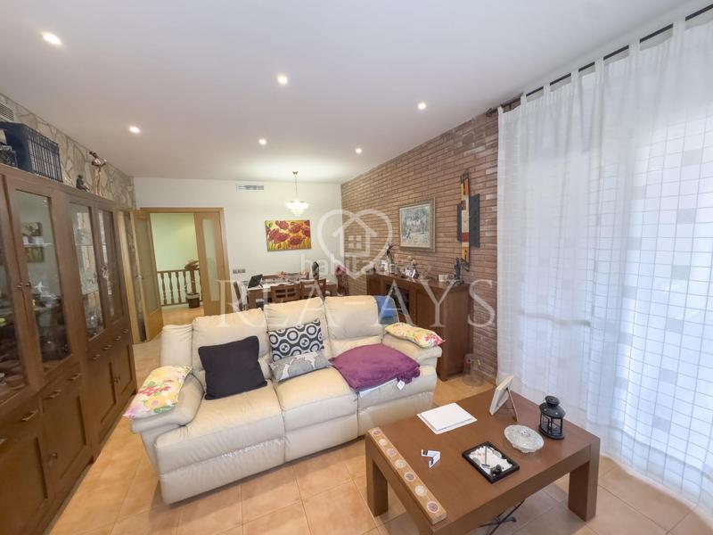 Foto b3f75e4a-ca0b-4bc8-b2e8-ed489e8eabe2. Casa  seminueva en Vallirana