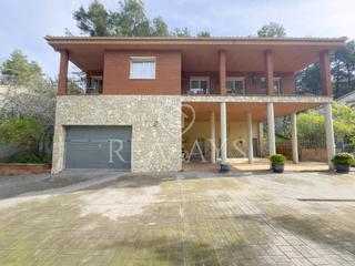 Maison à Vallirana. Casa en vallirana  seminueva