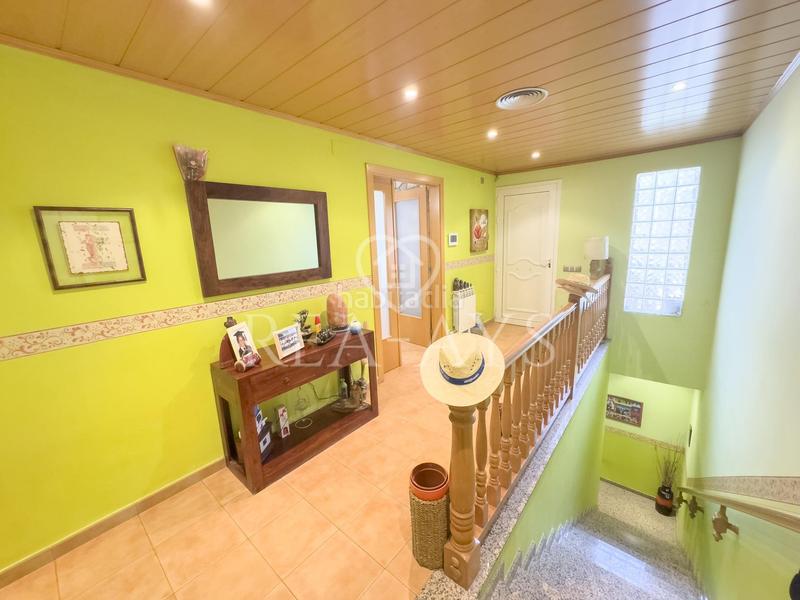Foto f016f02c-75f4-4350-ba7a-504ce7f77ed4. Casa  seminueva en Vallirana