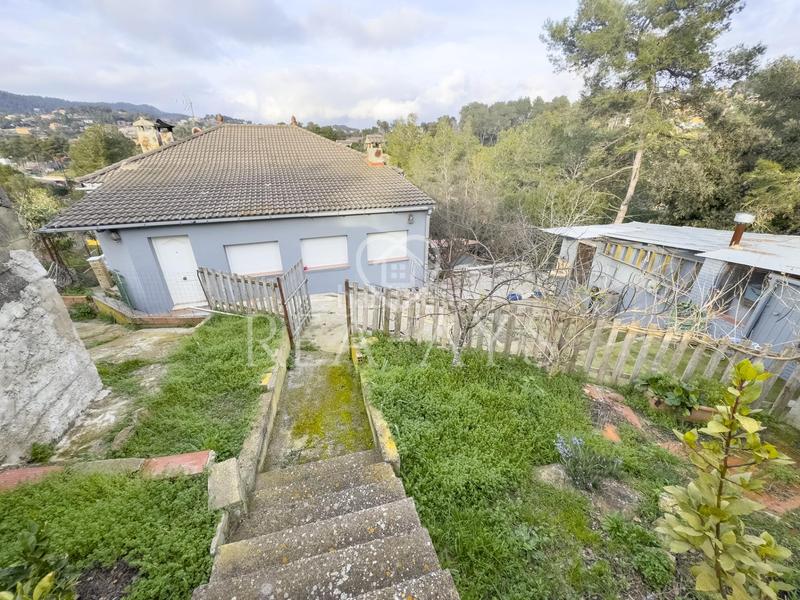 Foto 0e12c548-6275-4024-a973-89a39d63f5ef. Chalet casa con poiscina en Olesa de Bonesvalls