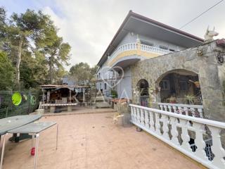 Chalet à Olesa de Bonesvalls. Casa con poiscina