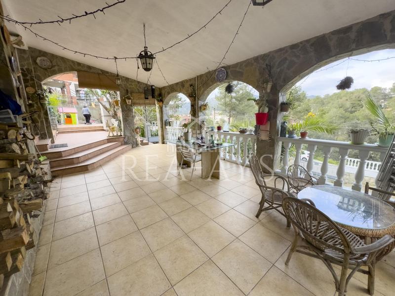 Foto af5ef9c9-bc70-4195-b6c0-cfb4c2cc7224. Chalet casa con poiscina en Olesa de Bonesvalls