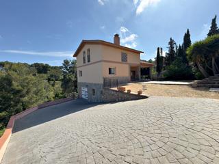 Chalet in Olesa de Bonesvalls. Casa en venta  a 30 min. barcelona