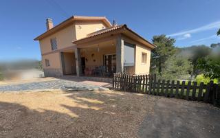 Chalet in Olesa de Bonesvalls. Casa en venta  a 30 min. barcelona