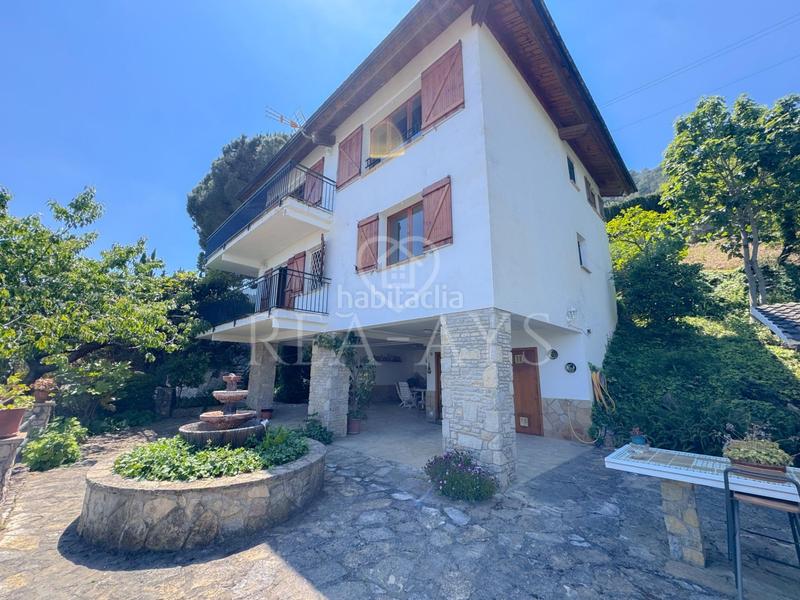 Foto 009a5fd8-840e-4a44-aa94-342425203a9a. Chalet espectacular chalet en zona residencial con piscina en Vallirana