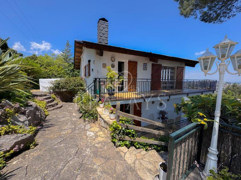 Foto 1265e45c-5143-4a4a-87c7-ae388b07979f. Chalet espectacular chalet en zona residencial con piscina en Vallirana