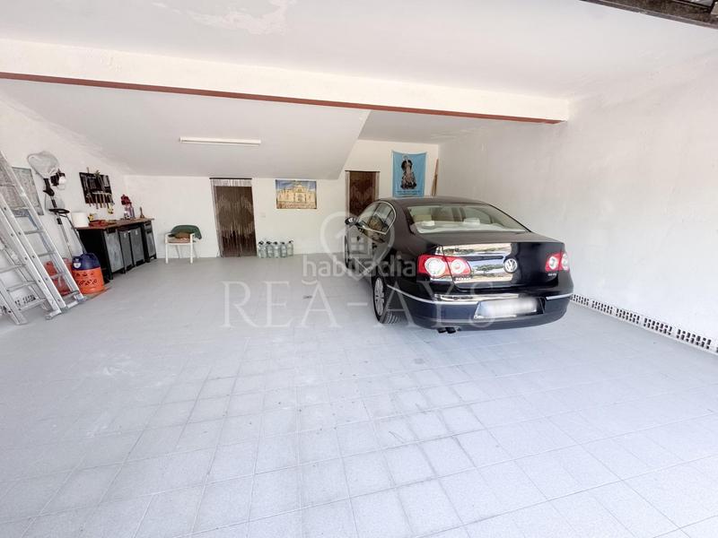 Foto 1dba9290-37c8-414c-89df-8d3e6c07ef28. Chalet espectacular chalet en zona residencial con piscina en Vallirana
