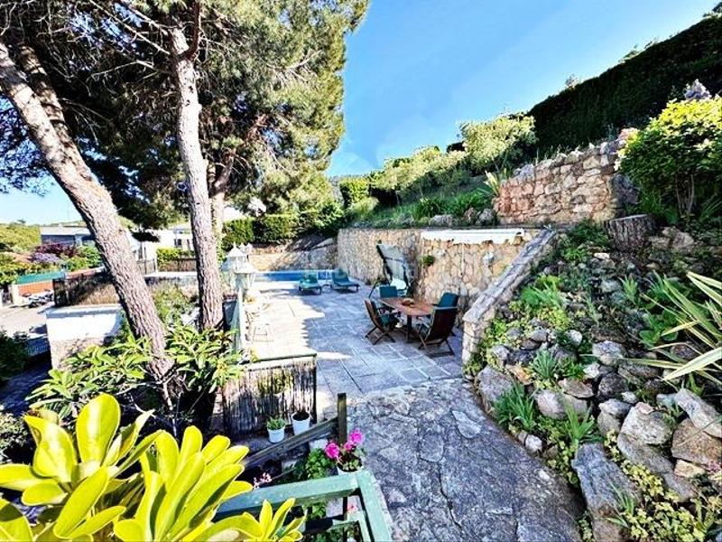 Foto 37f36756-32ee-4ee2-842c-a6be3dbb4a51. Chalet espectacular chalet en zona residencial con piscina en Vallirana