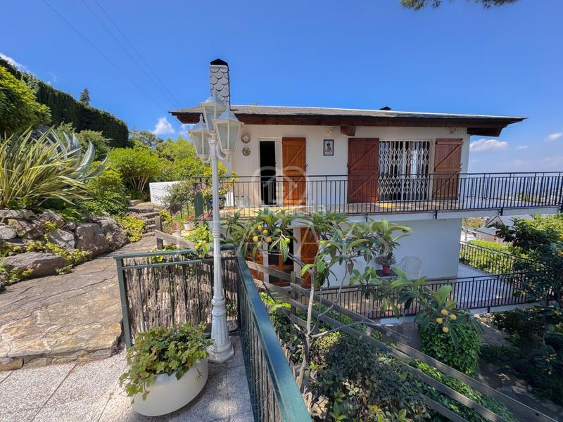 Foto 4c43f8bb-e82d-4a4a-86ee-6d5df4a9326c. Chalet espectacular chalet en zona residencial con piscina en Vallirana