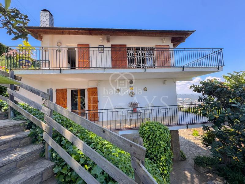 Foto 5ffb8bcd-2af0-48d7-bdc2-1fad8f85db3d. Chalet espectacular chalet en zona residencial con piscina en Vallirana